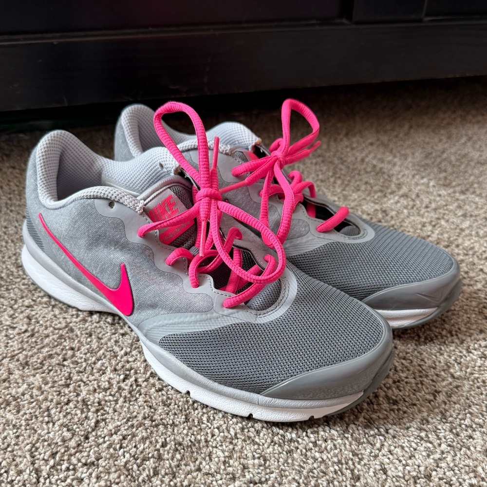 Nike tennis shoes